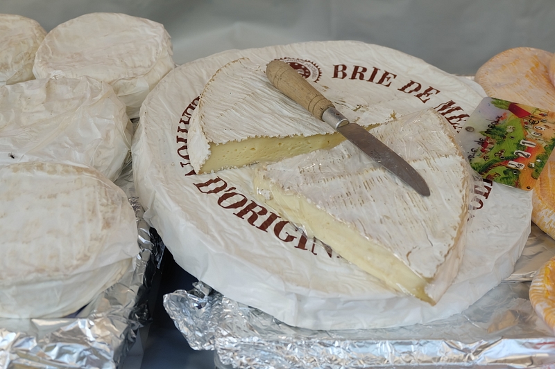 Де бри. Сыр Brie de Meaux. Сыр Бри де МО во Франции. Вызревание сыра Бри. Самый вонючий французский сыр.